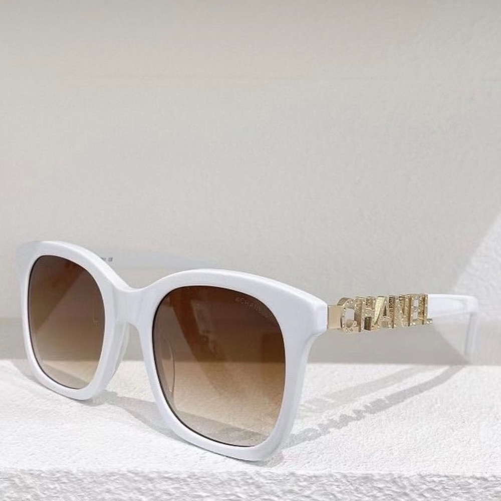 White gold detail sunglasses